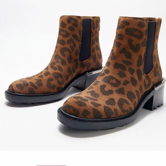 Vince Camuto Leopard Boots 9 Wide EUC - Picture 9 of 11